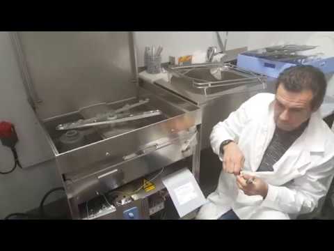 Видео: Установка дозатора моющих средств в профессиональную посудомоечную машину купольного типа марки DIHR