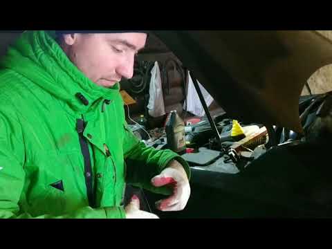 Видео: Замена тормозной жидкости на киа церато 2. В одиночку или вдвоем.+ дороботка задних колодок.