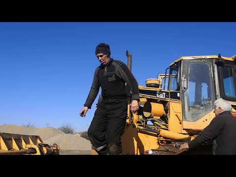 Видео: Запуск бульдозера CAT D6M после трех летнего простоя.