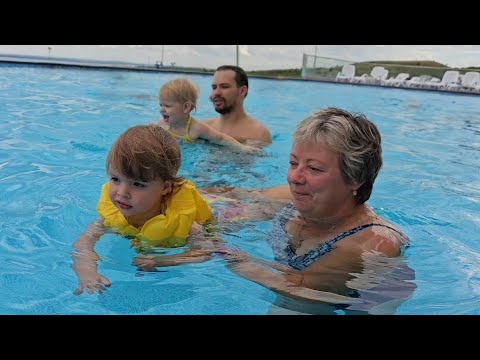 Видео: Хвалынь. Отдых с детьми в термальном источнике. Второй день.