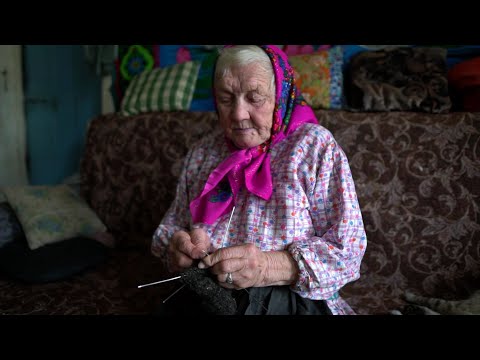 Видео: БАБА МАНЯ. Жизнь в деревне.