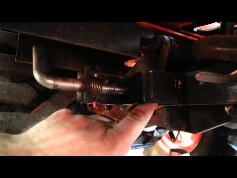 Видео: Как установить деку газонокосилки Kubota BX