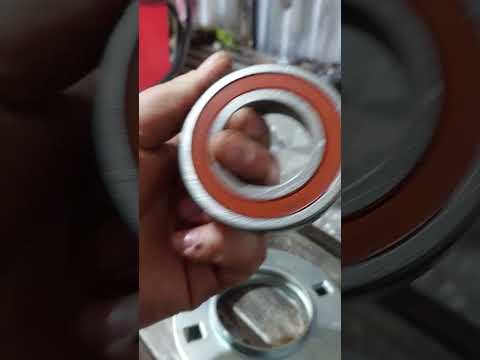 Видео: Клас консул заміна підшипніка бітера ліва сторона