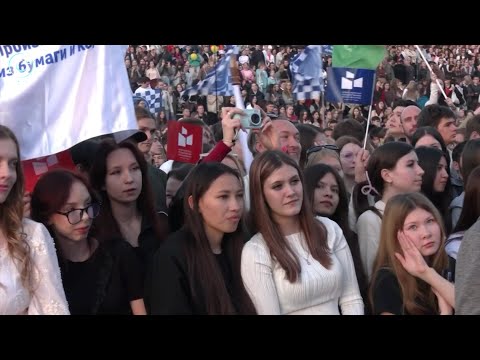 Видео: Первокурсники на Михайловской набережной: торжественное посвящение в студенты