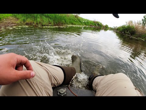 Видео: ВОБЛЕРЫ или ВЕРТУШКИ, КТО КОГО?! Ловля щуки на спиннинг на малой реке! Рыбалка 2022 в Казахстане!