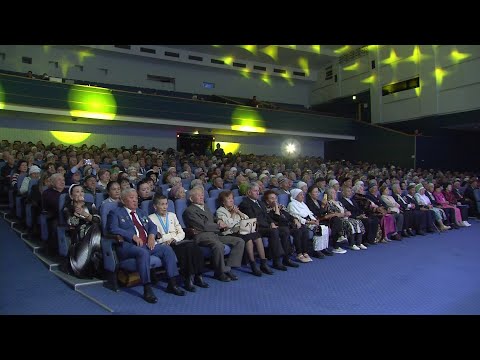 Видео: Более тысячи пенсионеров столицы пригласили на концерт ко Дню пожилых людей