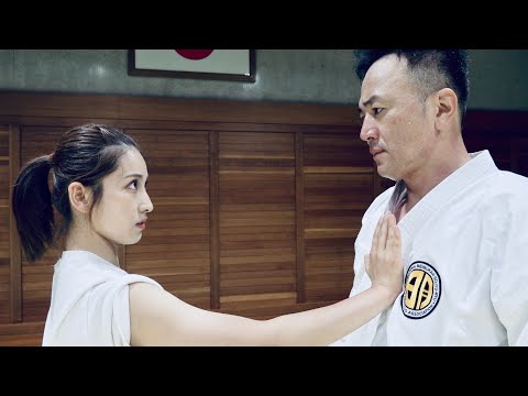 Видео: Защищайтесь с помощью приемов карате!