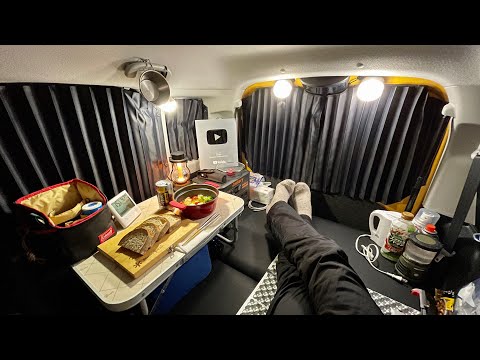 Видео: [25-я ночь] Автомобильный лагерь со 100 000 человек в узкой легковой машине.