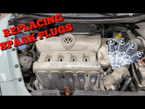 Видео: Установка свечей зажигания и катушек зажигания — двигатель VW 2,5 л, 5 цилиндров — Beetle 10, 11,...