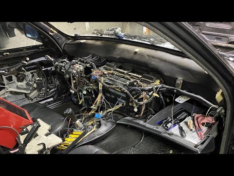 Видео: Восстановление старой BMW. Разобрал почти ВЕСЬ САЛОН / BMW E32 за 200к ЕР 2.