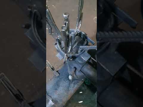 Видео: Как согнуть кольца из металлической полосы на холодную