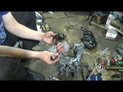 Видео: Сборка мотора Suzuki Lets 2 Итали Часть 2