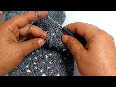 Видео: ОЧЕНЬ ЛЕГКО И БЫСТРО! Узоры для треугольного шарфа крючком. Мастер-класс по вязанию треугольной