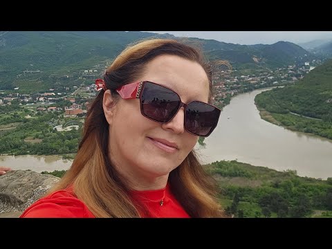 Видео: 6. Ищу жильё-пещеру в Грузии. Апартаменты царицы. Каменный город Уплесцихе. Смешные ляпы.