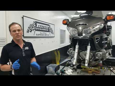 Видео: Советы по установке передней вилки — Honda GoldWing 2001–17 гг.