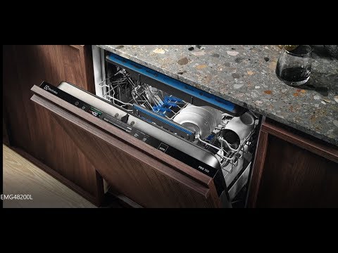 Видео: Посудомоечная машина Electrolux EMG48200L