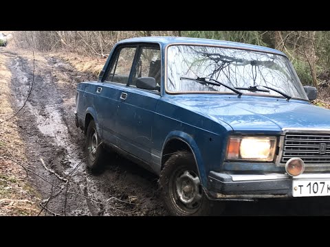 Видео: Трудная дорога для Жигулей. Ваз 2107 вытаскивает ваз 21099. Off-road.
