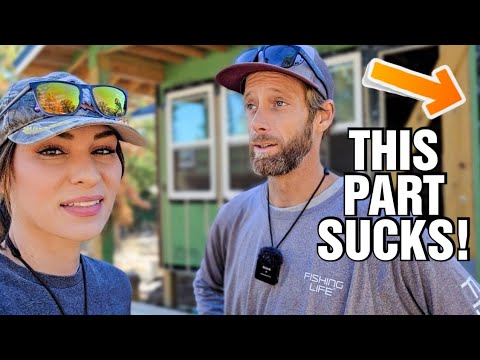 Видео: Он избегал ЭТОЙ части строительства нашего дома-хижины | Сайдинг из круглого бревна