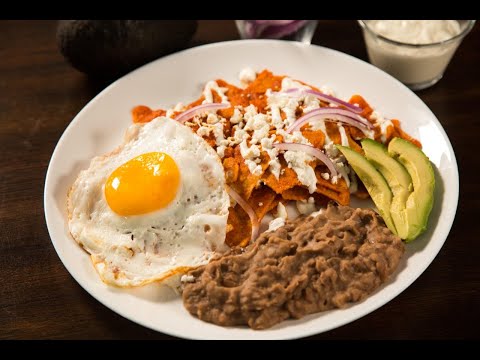 Видео: КАК ПРИГОТОВИТЬ ЧИЛАКИЛЕС В КРАСНОМ СОУСЕ