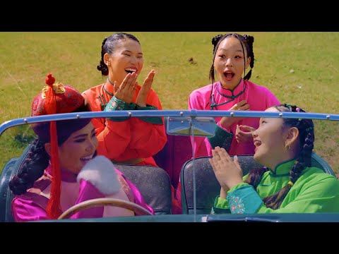 Видео: Б.Батцэцэглэн - Монгол ардын дуу "Цэнхэрлэн харагдах уул"