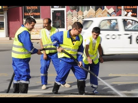 Видео: Предизвикателство - Иван и Андрей мият улиците в София (Цялото видео)