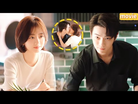 Видео: 【Повседневная жизнь вместе】💥 Холодный босс дома как шеф😳 кормит её днем🍲 ночью балует в кровати🤭