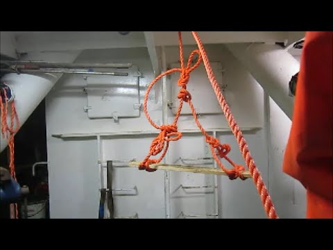 Видео: Изготовление временной беседки одним концом веревки ( How to make temporary bosun's chair