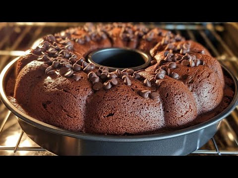 Видео: Шоколадный торт «7 ложек»🍫! Лучший шоколадный торт, который тает во рту!