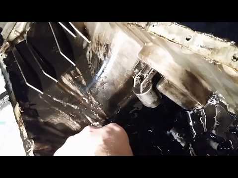 Видео: Снял поддон с двигателя мерседес М103  3.0л.