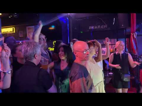 Видео: Анна Шалютина, Пётр Звягин — 18 мне уже (кавер)