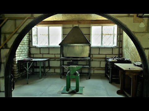 Видео: Кузнечный горн - это душа мастерской, который наполняет её особой атмосферой.