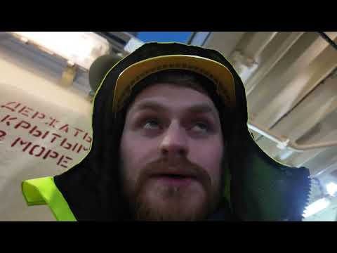 Видео: Шторм в открытом море и подъем трала.