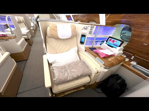 Видео: Бизнес-класс нового самолета Emirates A380 из Дубая в Токио (полный полет)