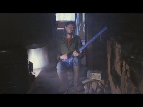 Видео: Гитара из СИНЕЙ ИЗОЛЕНТЫ (1 км)