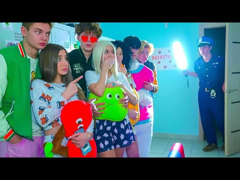 Видео: НОЩ В УЧИЛИЩЕ! Кой ще спечели играта "Криеница в училище"? Смешни ситуации | Лейди Даяна