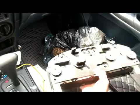 Видео: Nissan Almera n16 замена лампочек в приборке