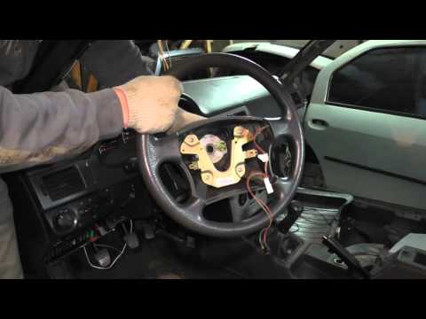 Видео: Как снять руль на Приоре и Калине с подушкой безопасности