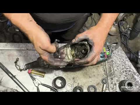 Видео: Makita HR 4501 C не крутит - ремонт