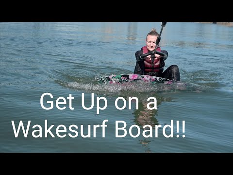 Видео: Как встать на доску для вейксерфинга | Советы по вейксерфингу