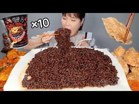 Видео: Самый острый рамён в мире 🍜 Привидения пепермен x10 сумасшедших пельменей 🥒 Кимчи 🥟 Острый мукбанг