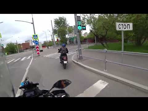 Видео: Василий Husqvarna SvartPilen 401 Прогресс за 2а выезда в город.