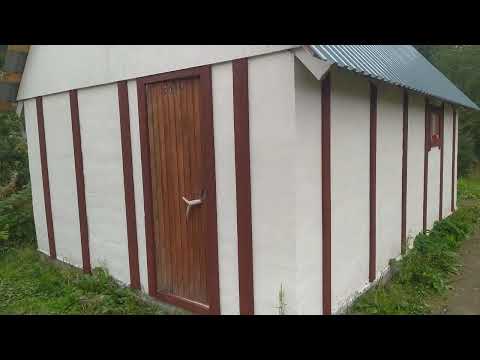 Видео: Вариант недорогой внешней отделки постройки из опилкобетона .