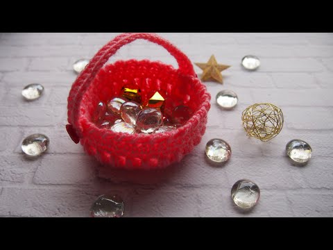 Видео: Корзинка крючком для начинающих/Crochet Basket/Как связать игольницу крючком.Легко!Быстро Урок 191