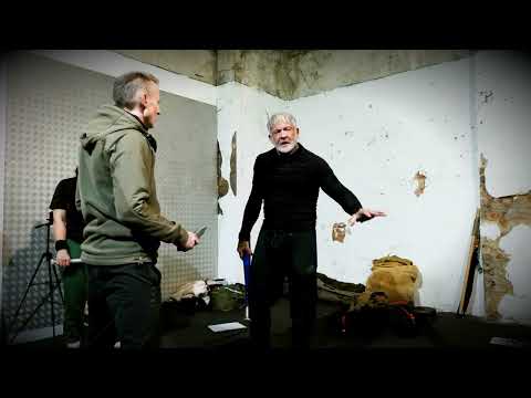 Видео: Короткая и длинная палка против лезвия