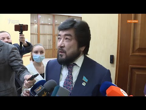 Видео: Депутаттықтан кеткен Бекболат Тілеухан журналистпен жұлысты