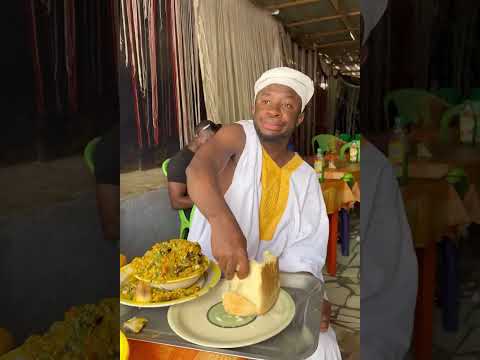 Видео: Узнайте, как есть в общественных местах