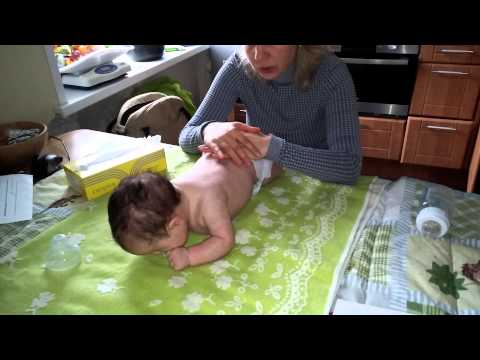 Видео: Учимся держат голову