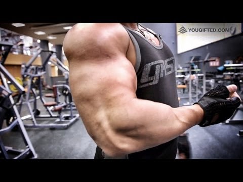 Видео: Качаем бицепсы и наращиваем массу. Стас Линдовер.