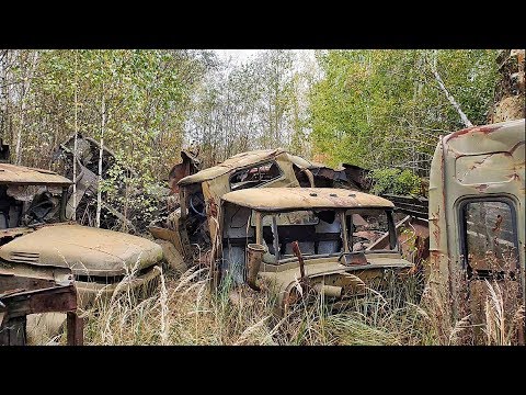 Видео: Нашел тайник сталкеров в заброшенном селе Рассоха. Радиоактивные машины Чернобыля