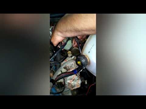 Видео: Volkswagen golf-2 замена главного тормозного цилиндра.